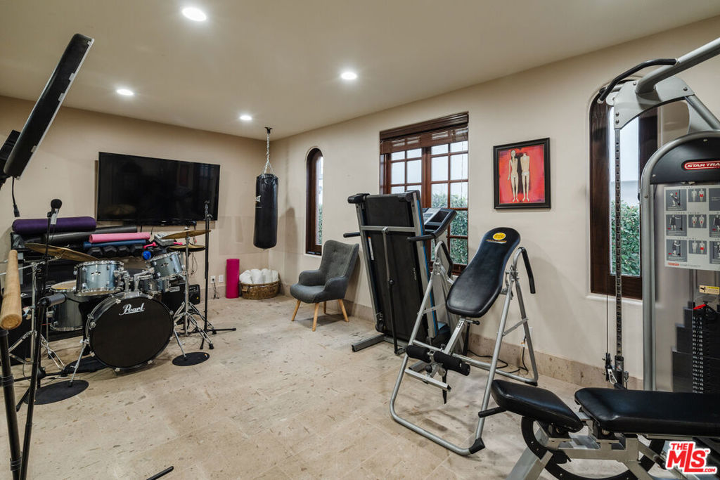 10064 Toluca Lake Avenue