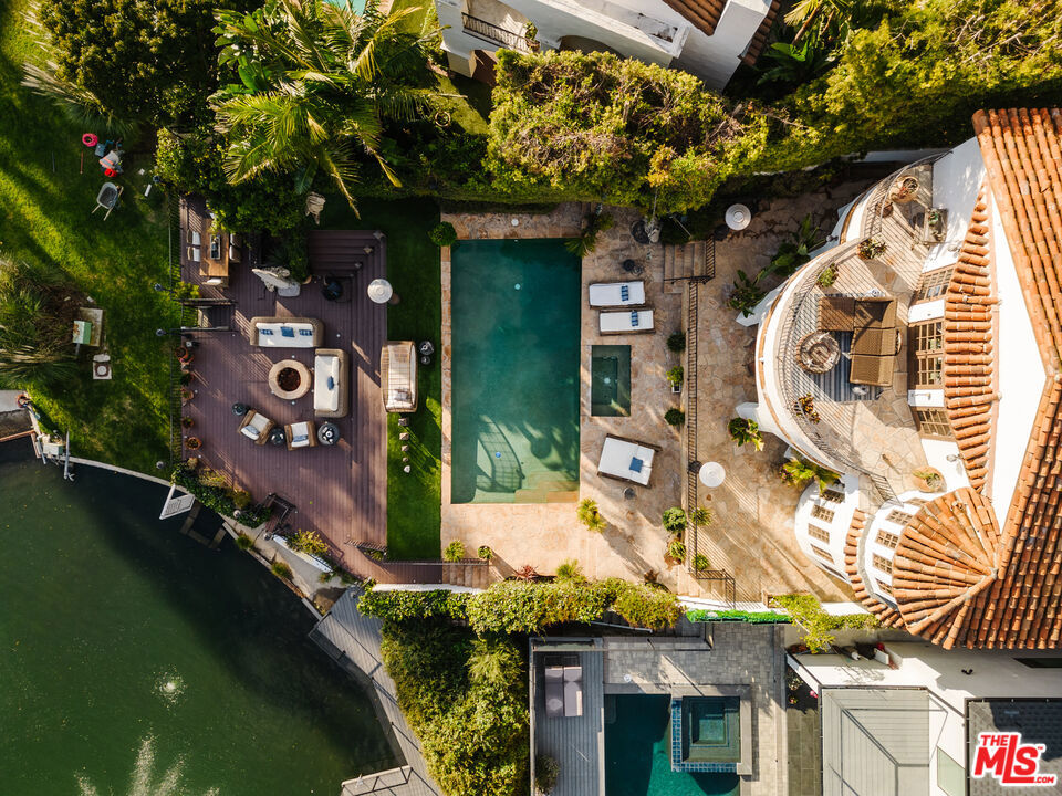 10064 Toluca Lake Avenue