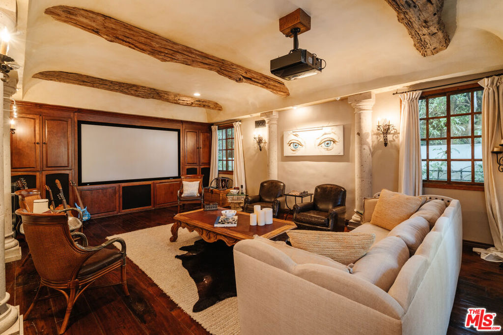 10064 Toluca Lake Avenue