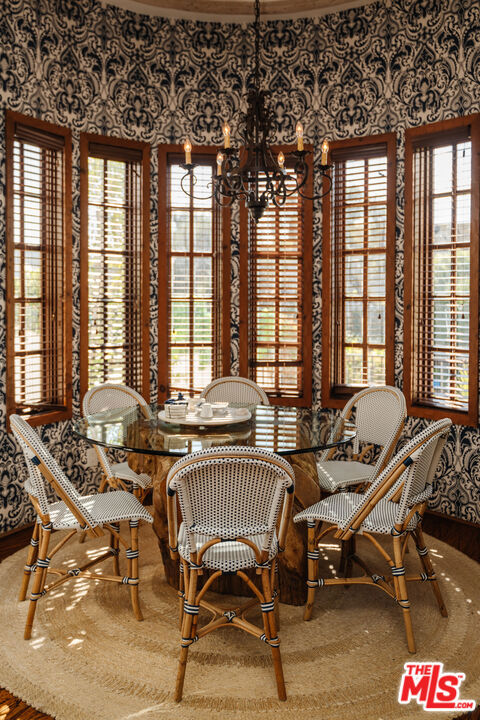 10064 Toluca Lake Avenue