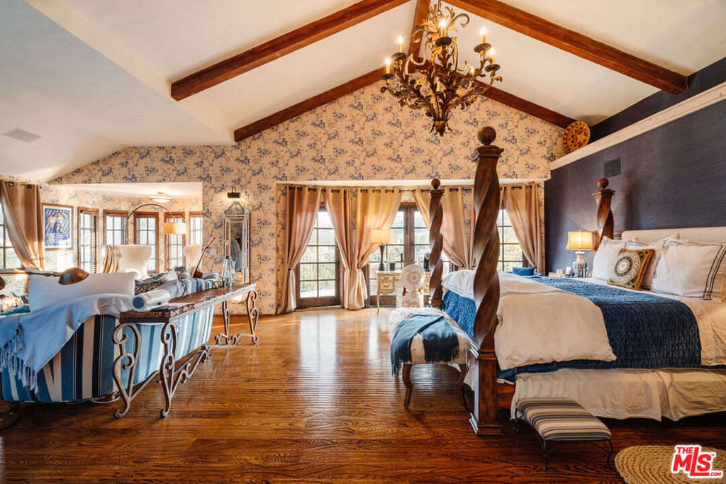 10064 Toluca Lake Avenue