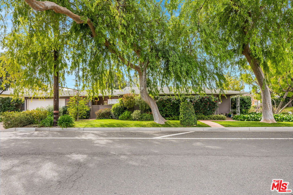 741 N Clybourn Avenue