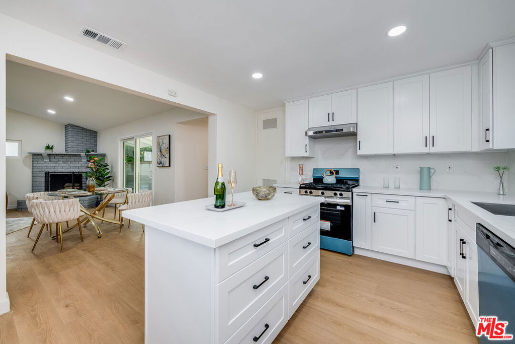 1207 W Orange Grove Avenue