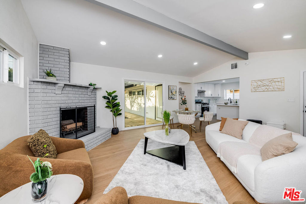 1207 W Orange Grove Avenue