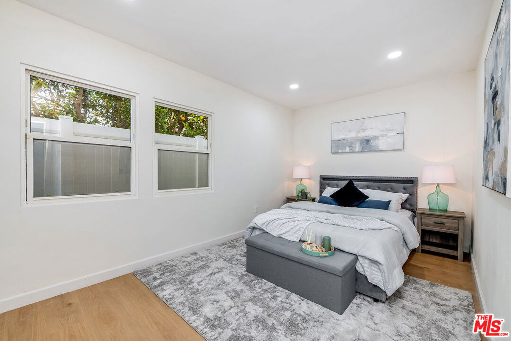 1207 W Orange Grove Avenue