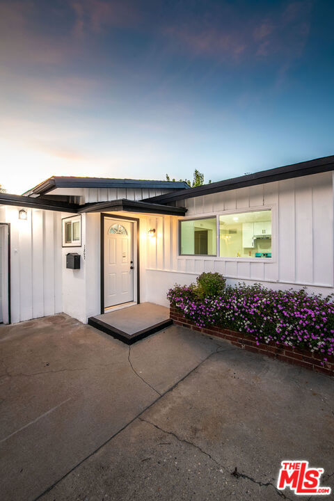 1207 W Orange Grove Avenue