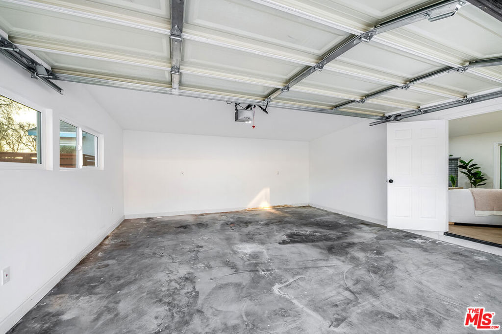 1207 W Orange Grove Avenue