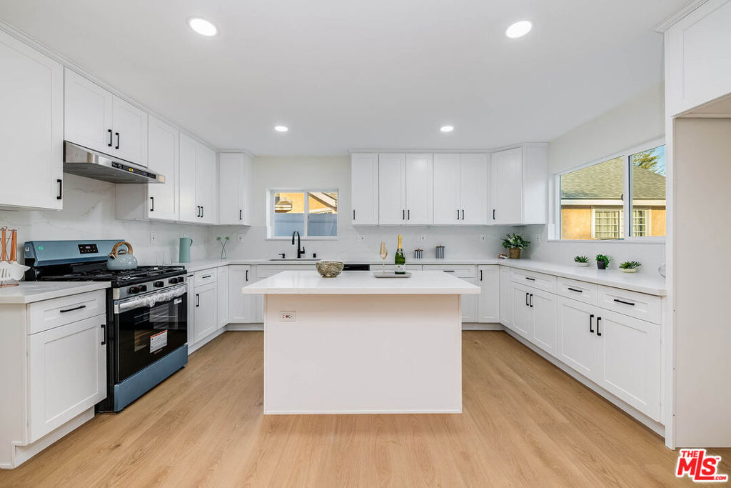 1207 W Orange Grove Avenue