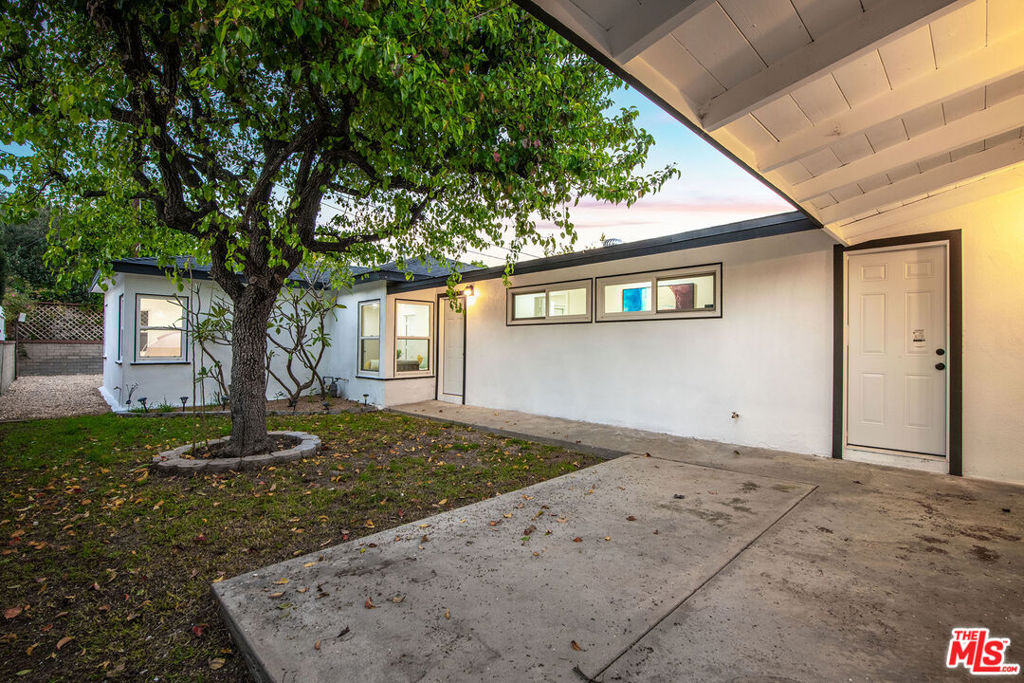 1207 W Orange Grove Avenue