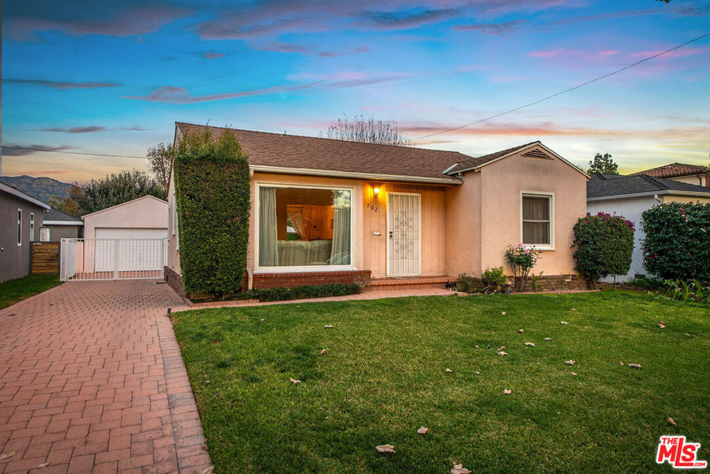 702 N Reese Place