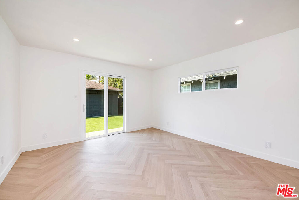 749 N Niagara Street