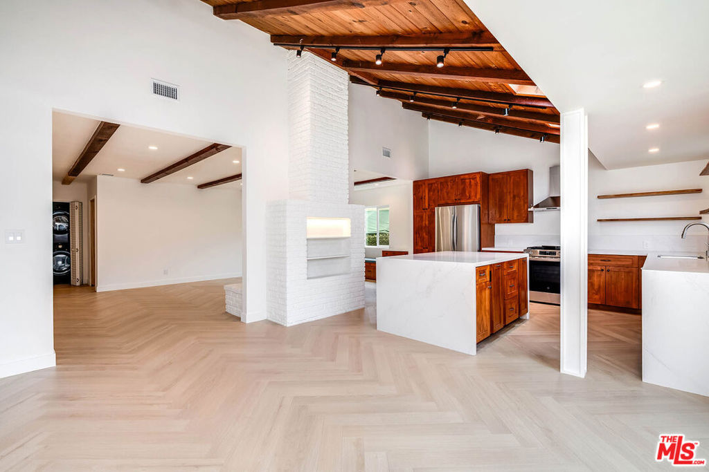 749 N Niagara Street