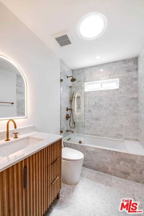 749 N Niagara Street