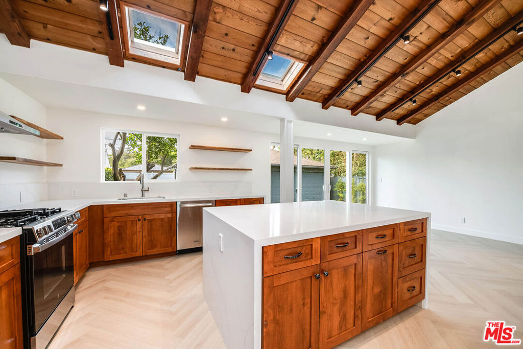 749 N Niagara Street