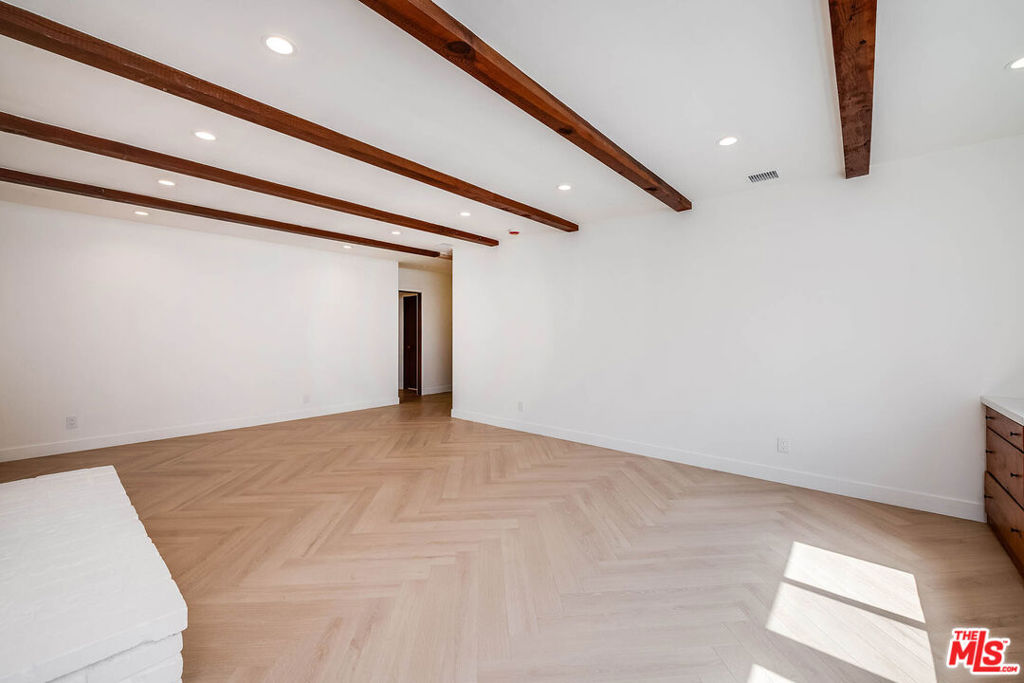 749 N Niagara Street