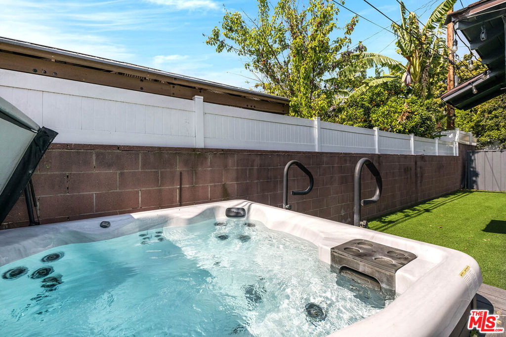 749 N Niagara Street