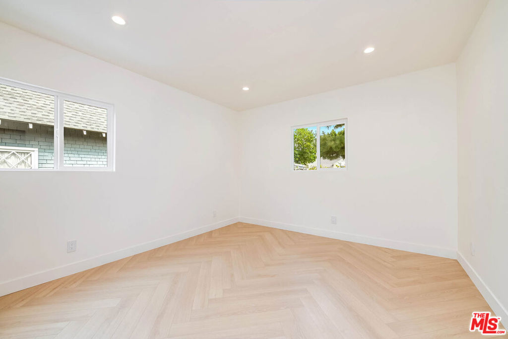 749 N Niagara Street