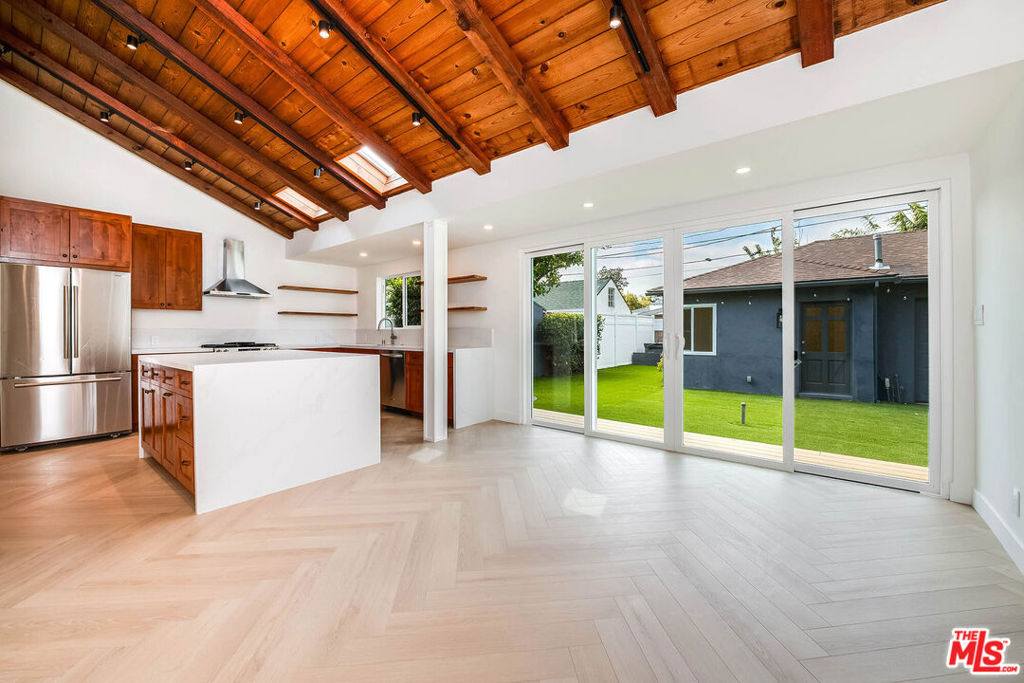 749 N Niagara Street