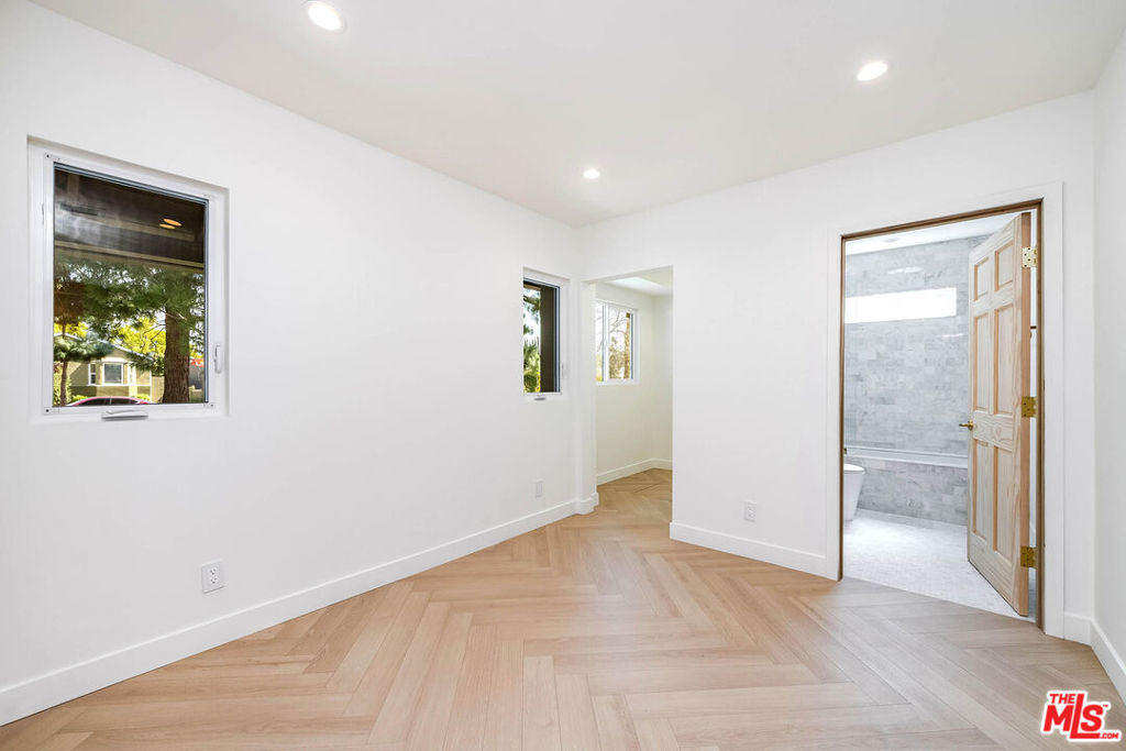 749 N Niagara Street