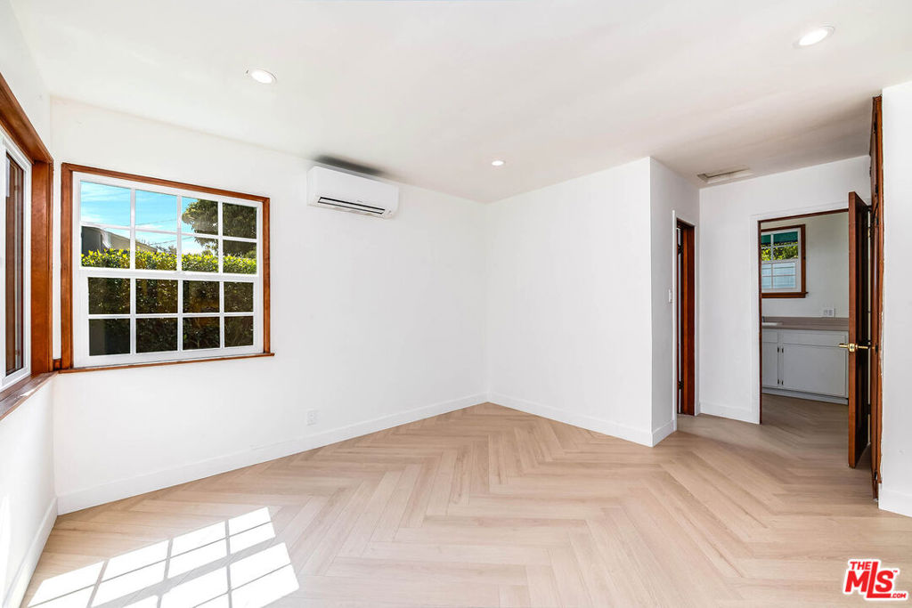 749 N Niagara Street