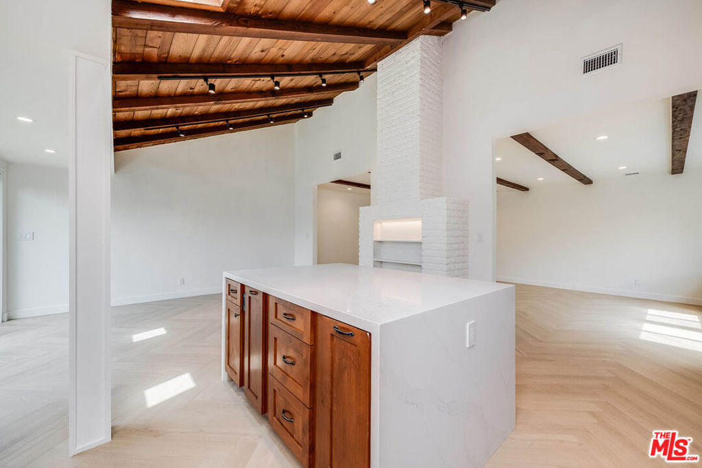 749 N Niagara Street