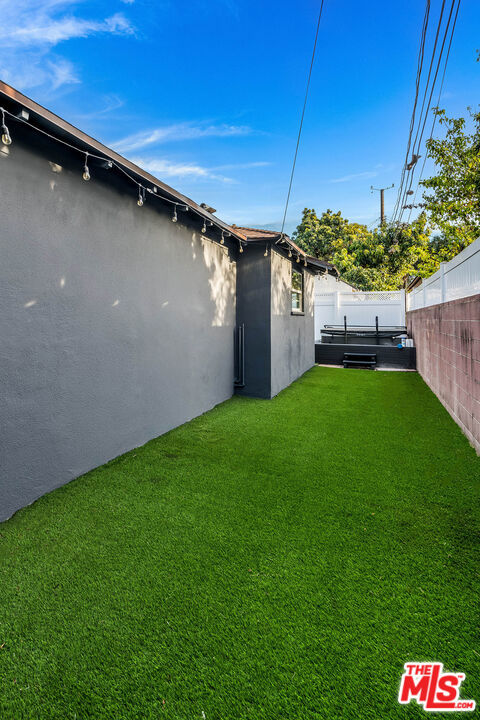 749 N Niagara Street