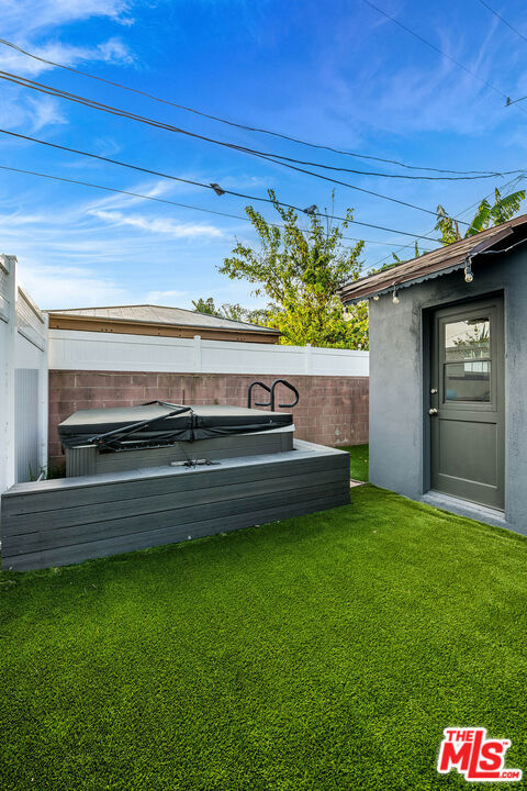 749 N Niagara Street