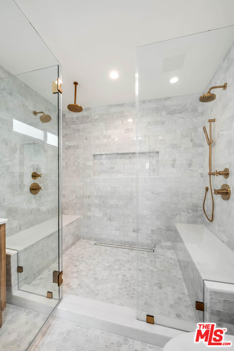 749 N Niagara Street