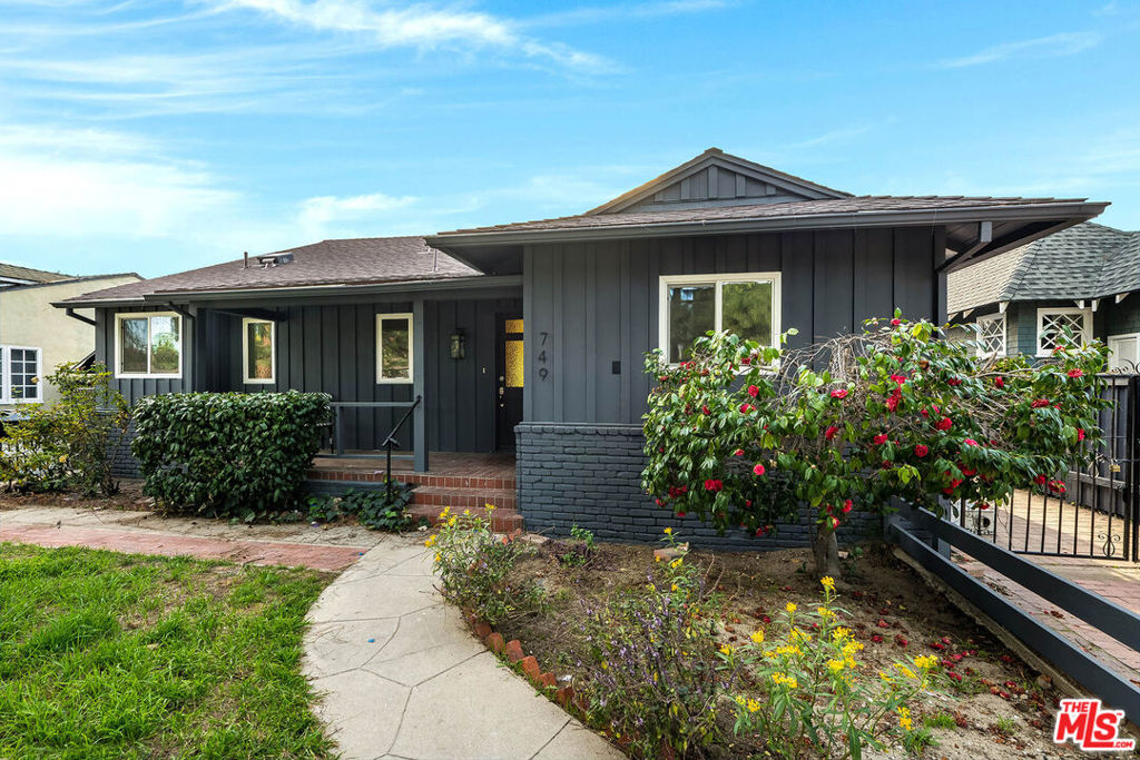 749 N Niagara Street