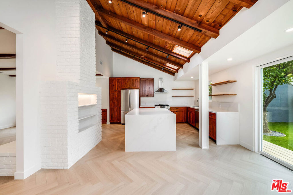 749 N Niagara Street