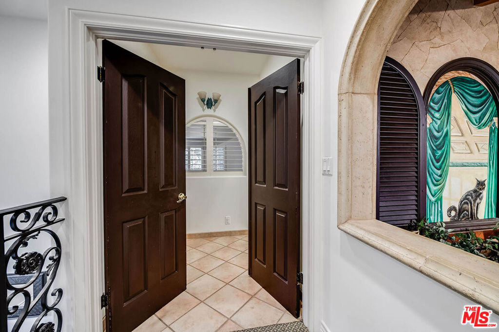 4063 Benedict Canyon Drive