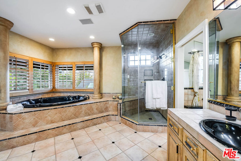 4063 Benedict Canyon Drive