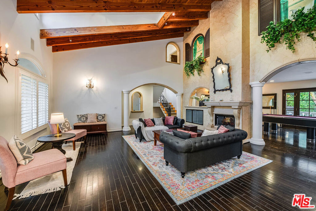 4063 Benedict Canyon Drive