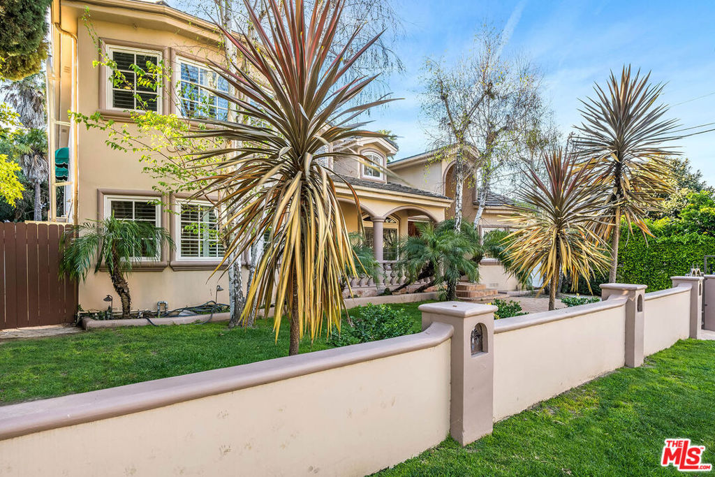 4063 Benedict Canyon Drive