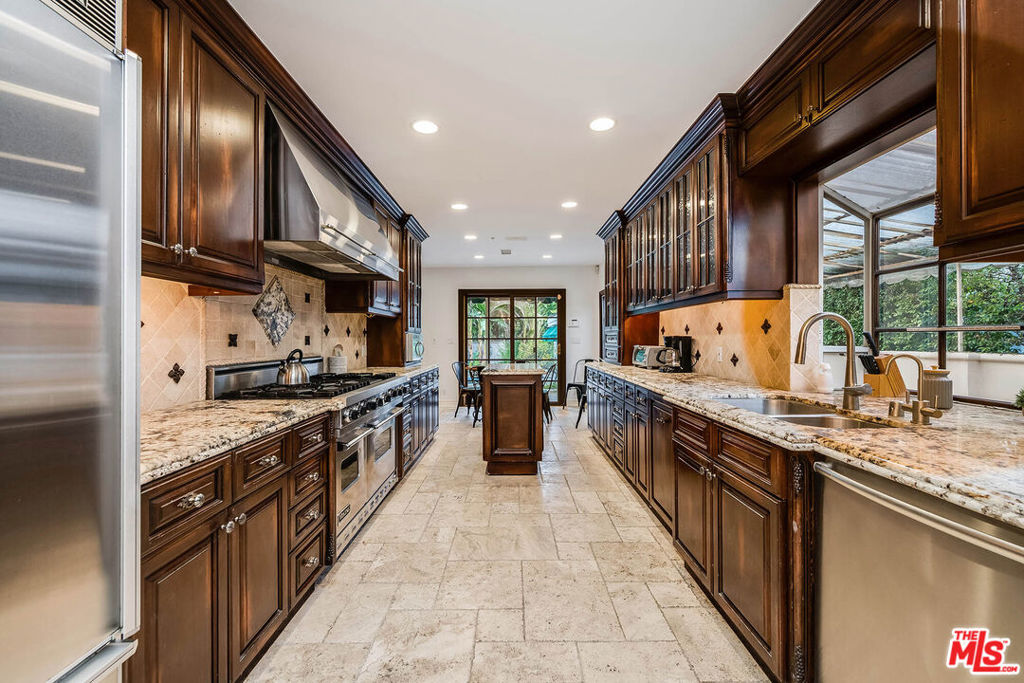 4063 Benedict Canyon Drive