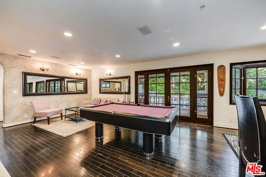 4063 Benedict Canyon Drive