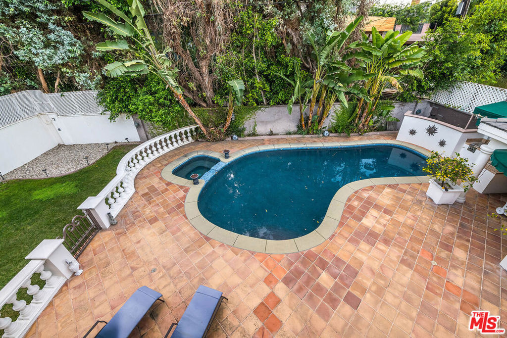 4063 Benedict Canyon Drive