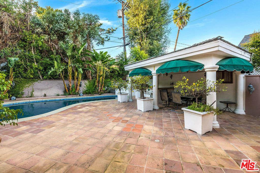 4063 Benedict Canyon Drive