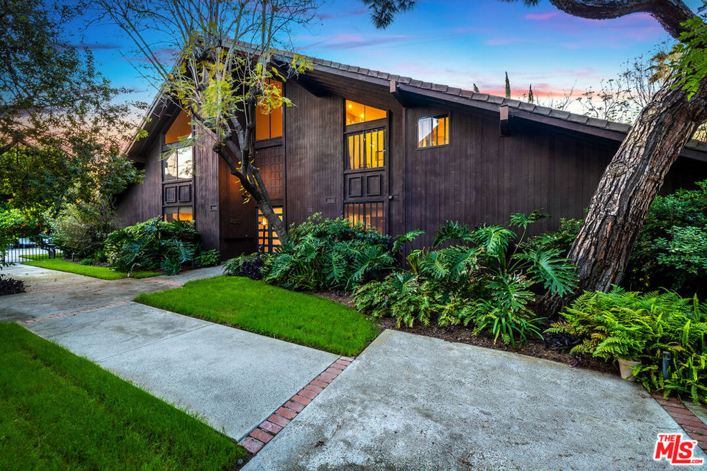 4635 Clybourn Avenue