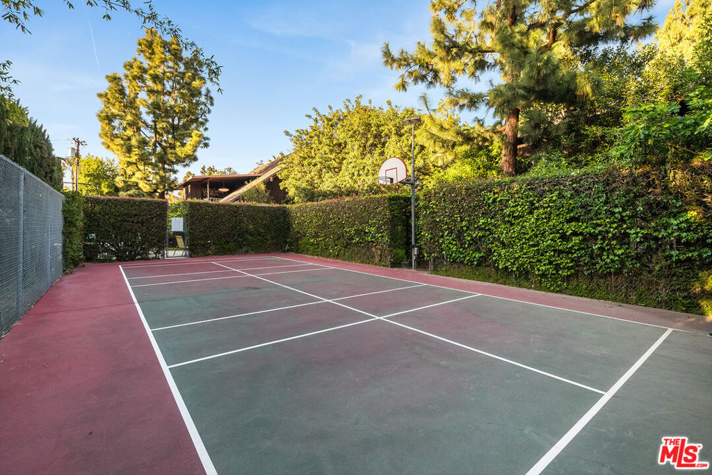 4635 Clybourn Avenue