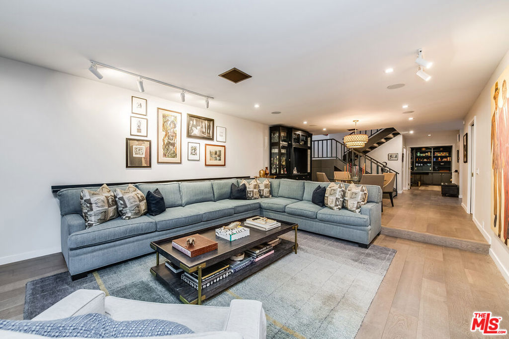 4635 Clybourn Avenue