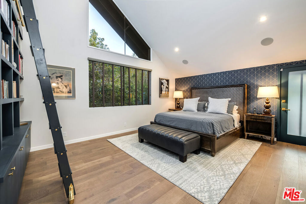 4635 Clybourn Avenue