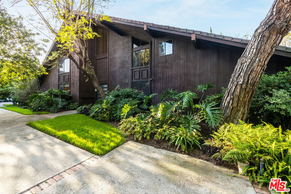 4635 Clybourn Avenue