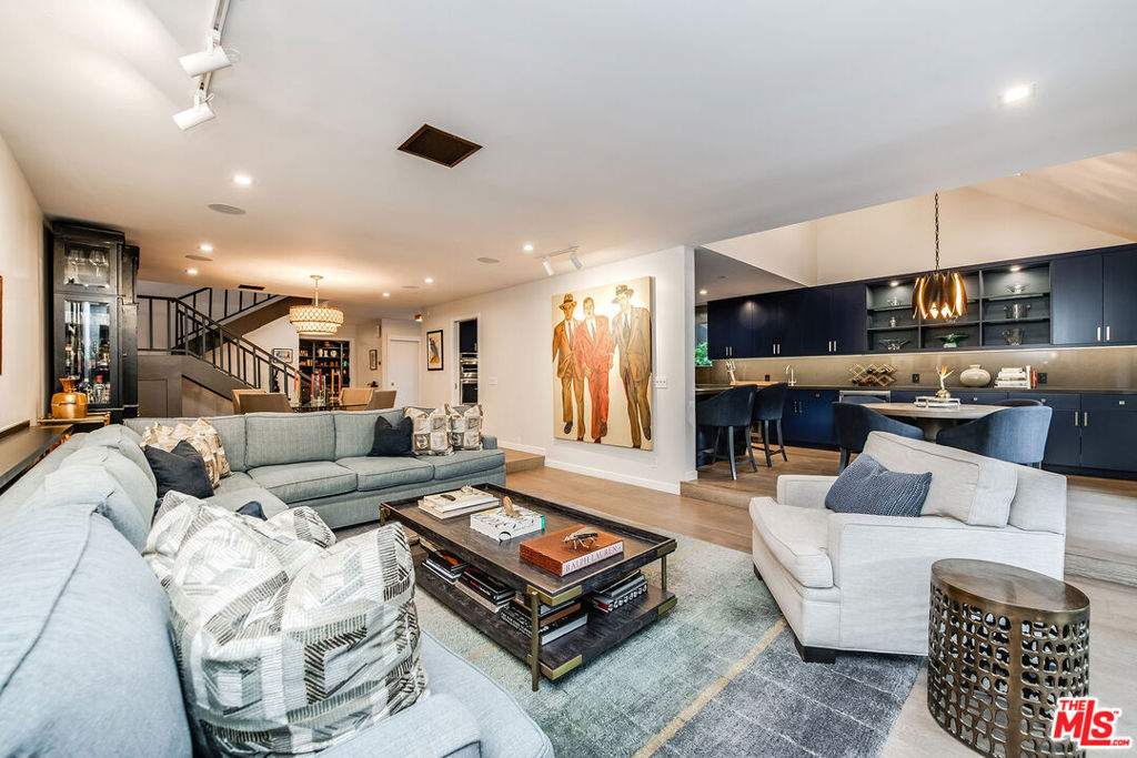 4635 Clybourn Avenue