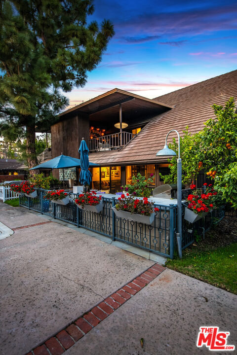 4635 Clybourn Avenue