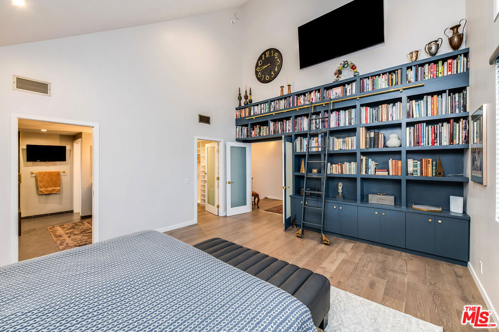 4635 Clybourn Avenue