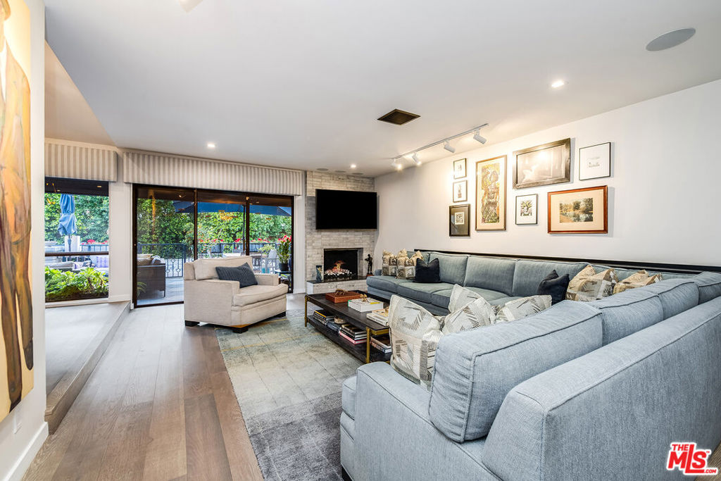 4635 Clybourn Avenue