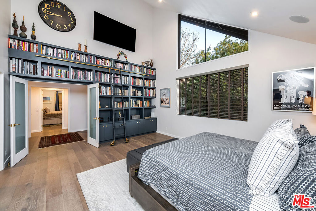 4635 Clybourn Avenue