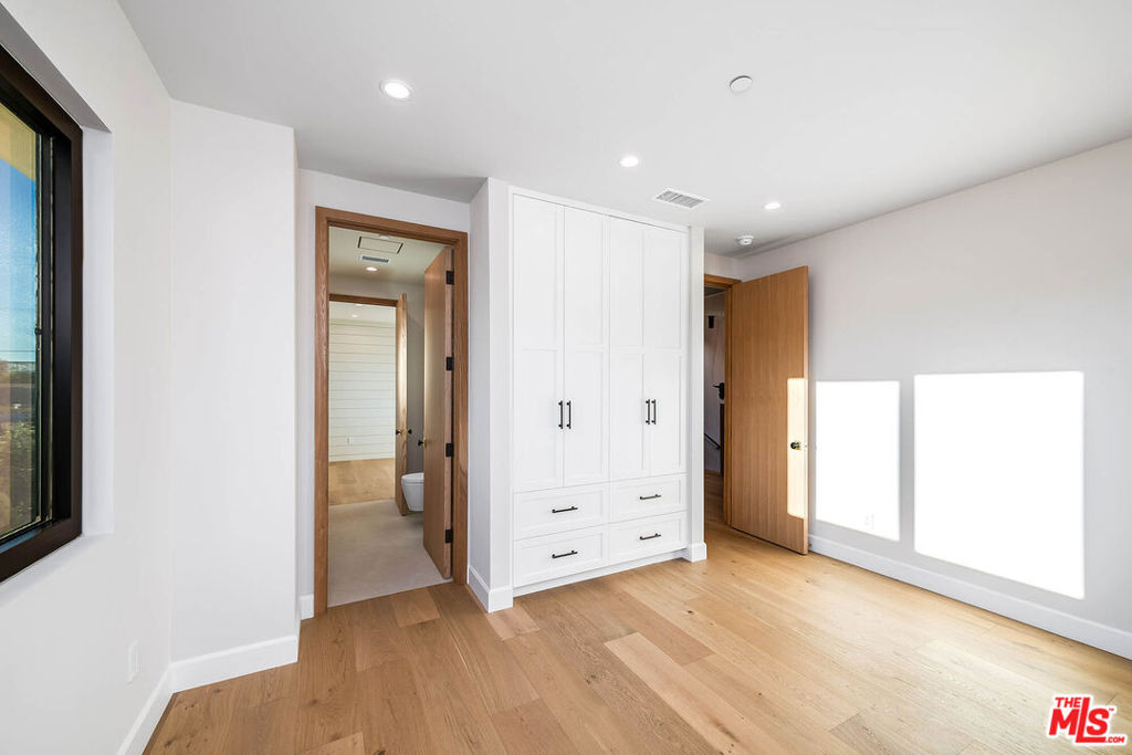 12427 Cumpston Street