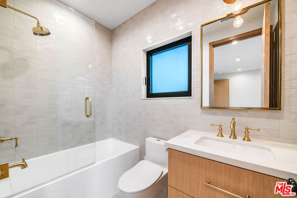 12427 Cumpston Street